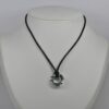 Collier en cristal de Swarovski de couleur AB Foiled, monté sur lacet en satin et fermoir en argent.